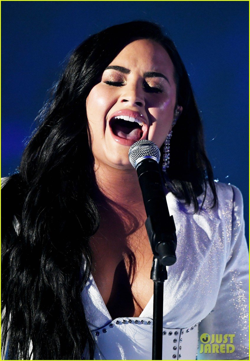 demi lovato performs at grammys 2020 10