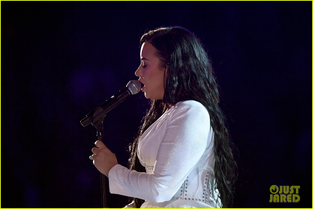 demi lovato performs at grammys 2020 11