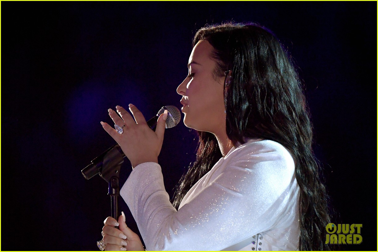 demi lovato performs at grammys 2020 12