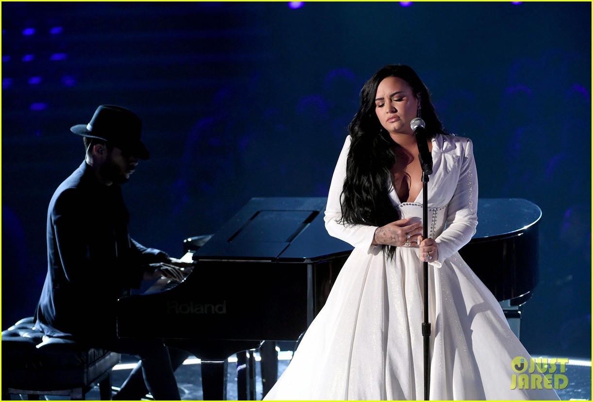 demi lovato performs at grammys 2020 13