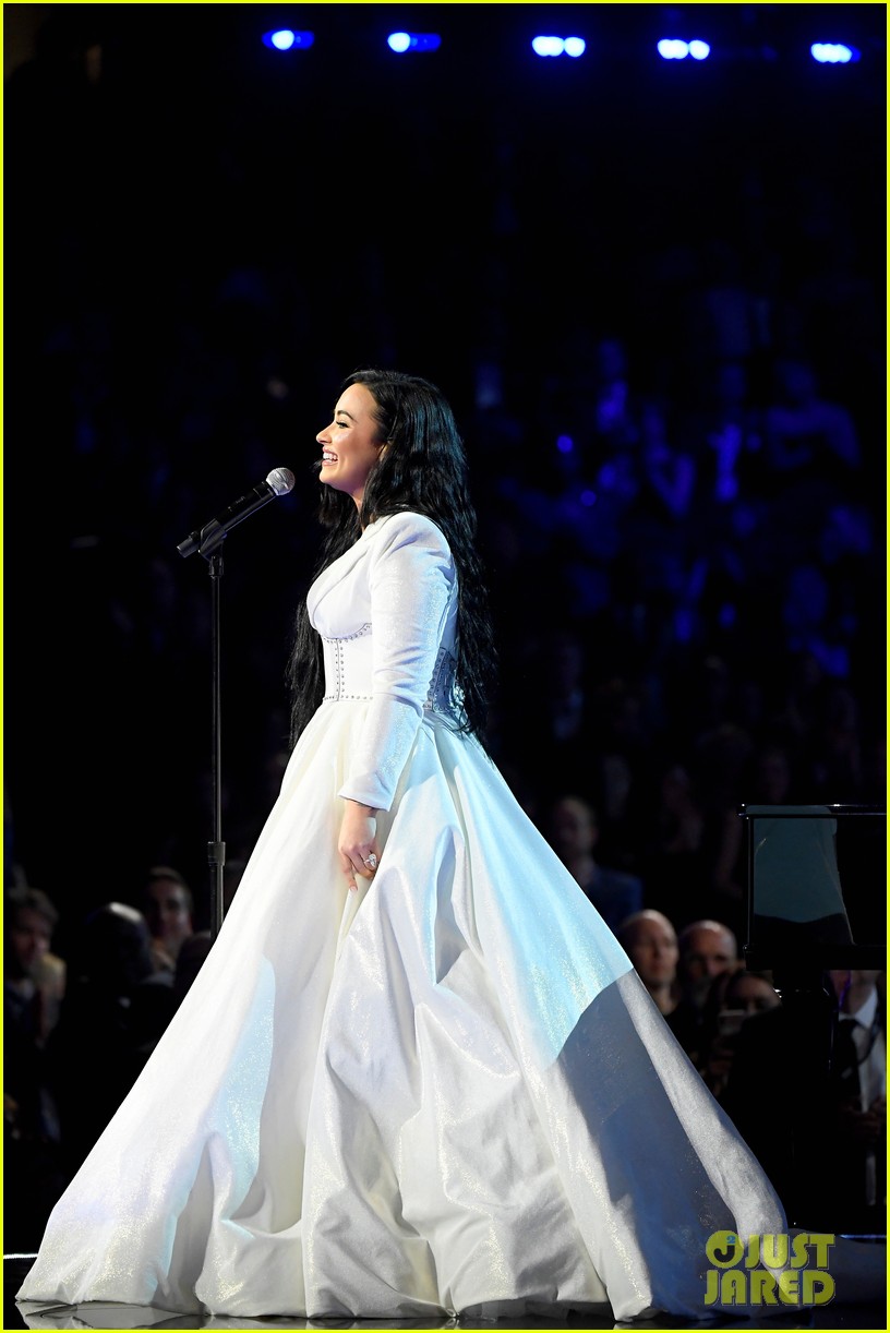 demi lovato performs at grammys 2020 19
