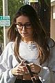 madison beer wears gray cropped sweatshirt for lunch 02