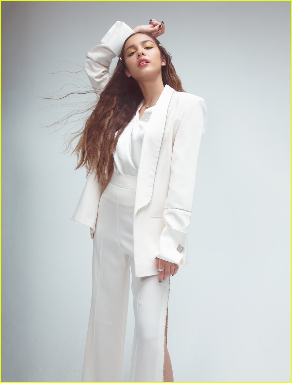 olivia rodrigo mood magazine feature 15
