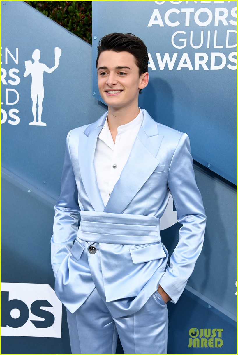 Noah Schnapp Steals The Show in a Shiny Suit at SAG Awards 2020 | Photo ...