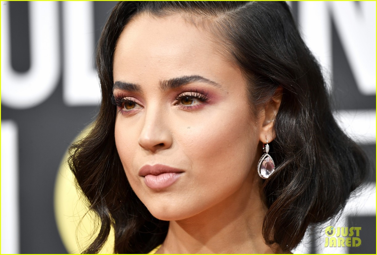 sofia carson jeannie mai aj gibson golden globes 2020 pics 10
