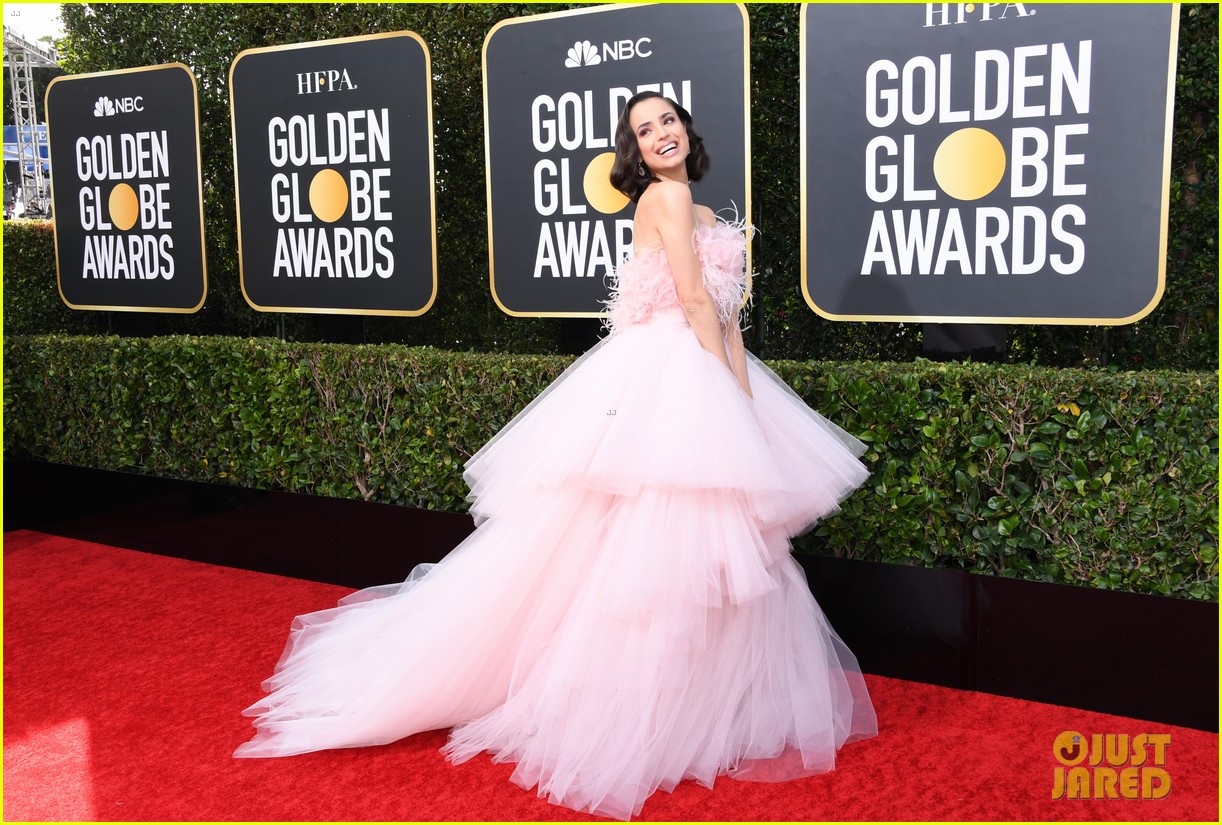 sofia carson jeannie mai aj gibson golden globes 2020 pics 27
