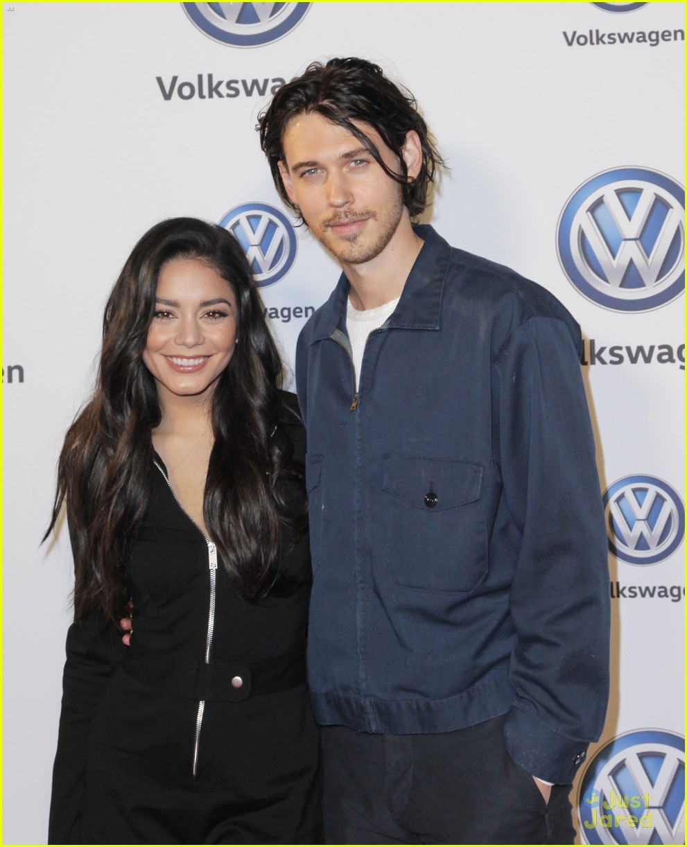 vanessa hudgens austin butler split distance reason 02