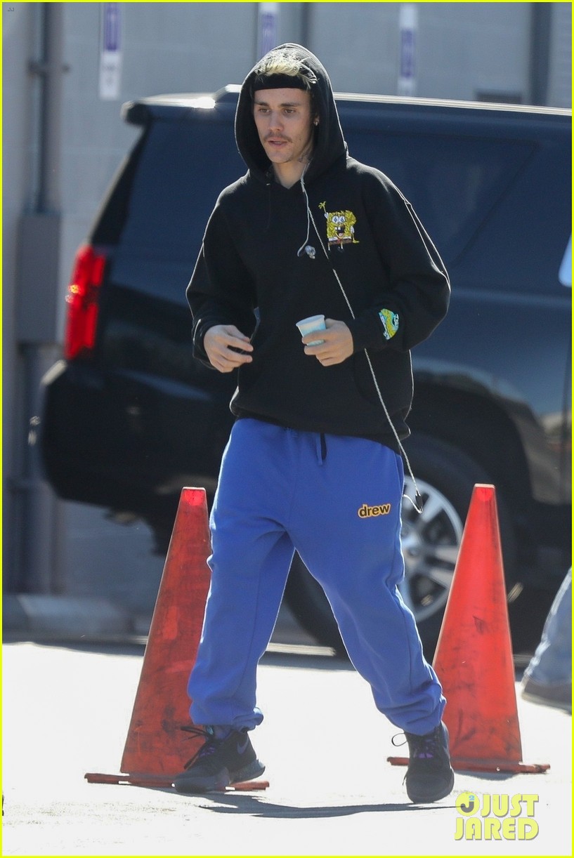 Justin Bieber Rocks a SpongeBob Sweatshirt for Outdoor Workout | Photo ...