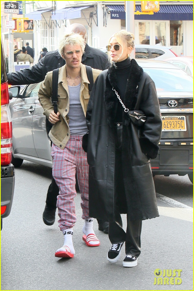 Justin Bieber Goes to Breakfast in His Pajamas on 'SNL' Show Day