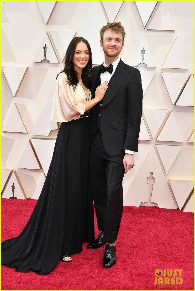 billie eilish 2020 oscars carpet 05