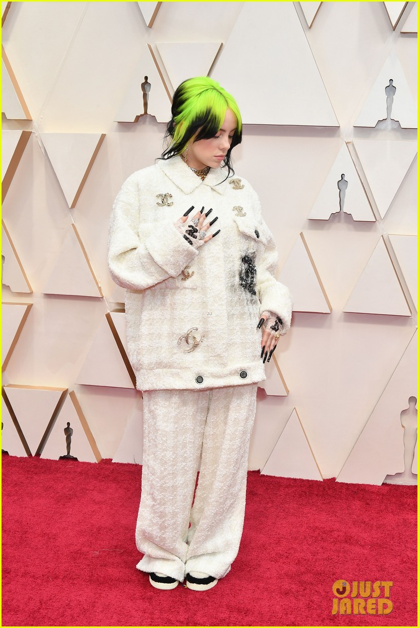 billie eilish 2020 oscars carpet 06