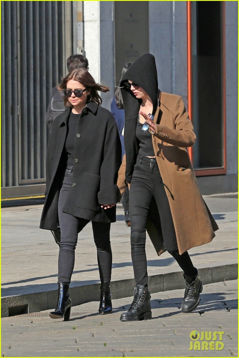 Full Sized Photo of cara delevingne ashley benson shopping in milan 14
