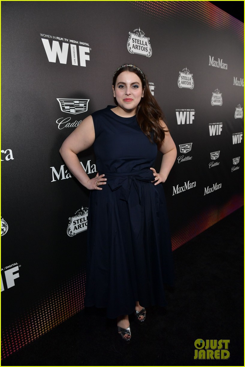 dove cameron beanie feldstein nikki reed wif oscar event 20