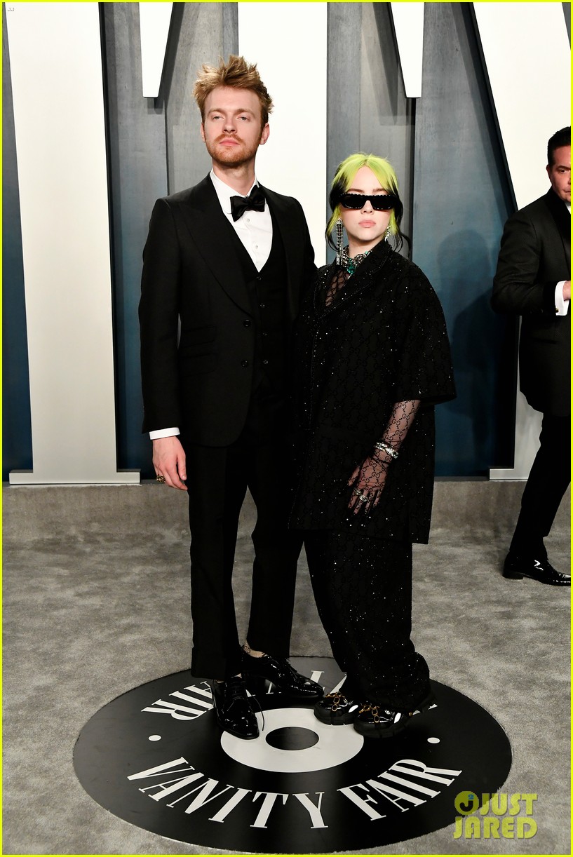 billie eilish glitters in gucci vanity fair oscar party 2020 05