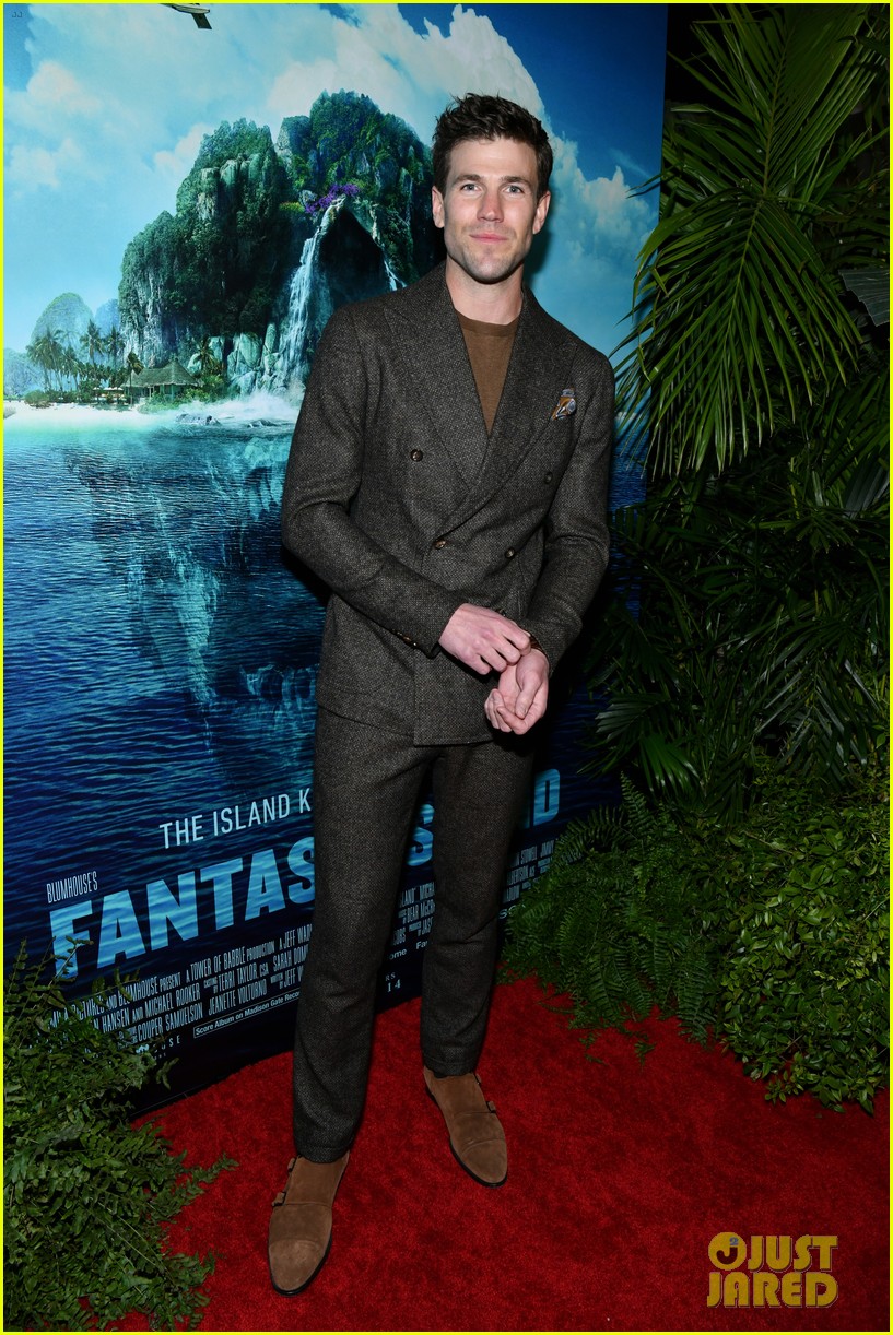 lucy hale fantasy island premiere 10