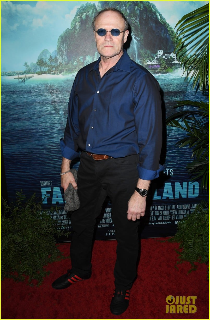 lucy hale fantasy island premiere 26