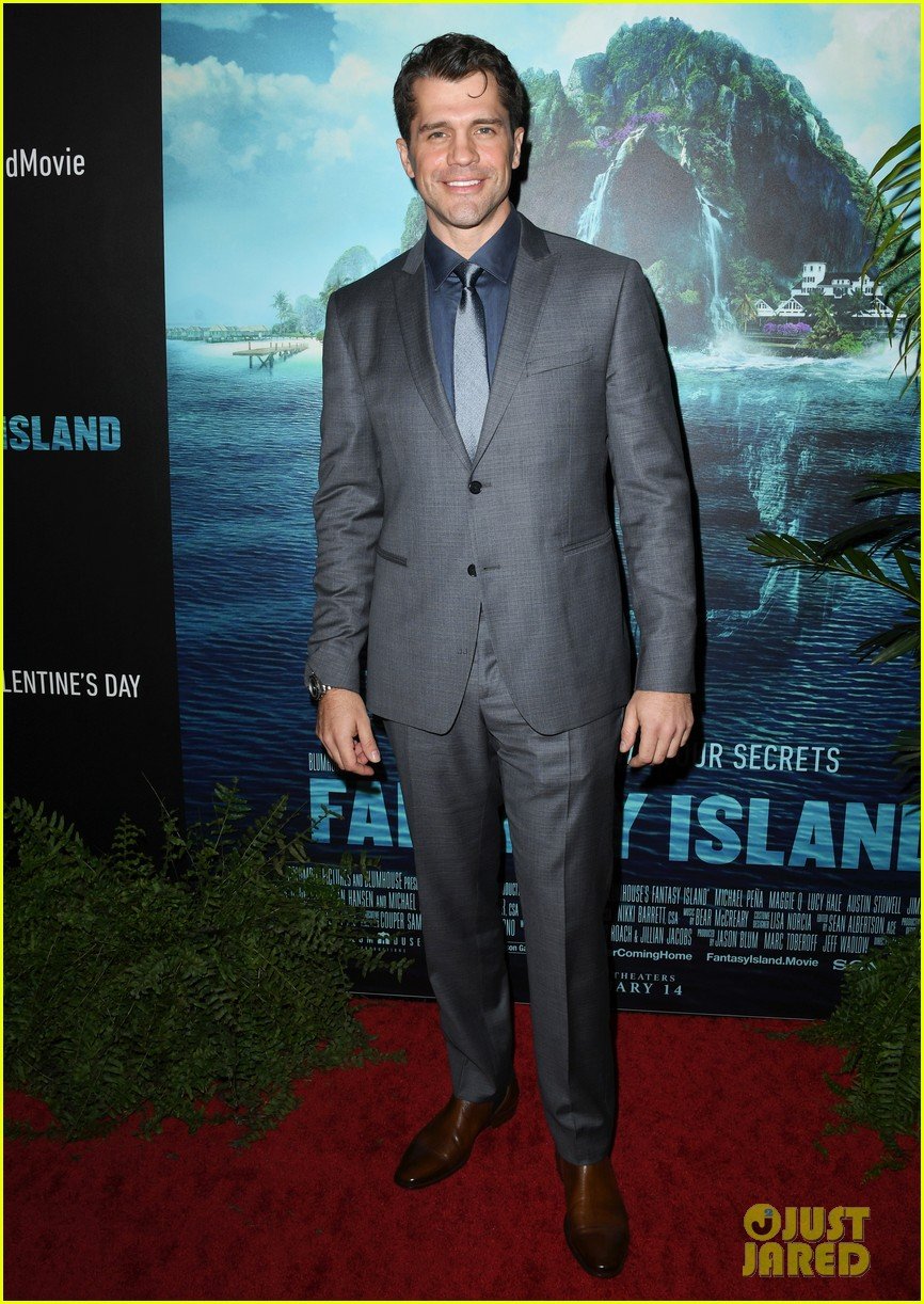 lucy hale fantasy island premiere 30