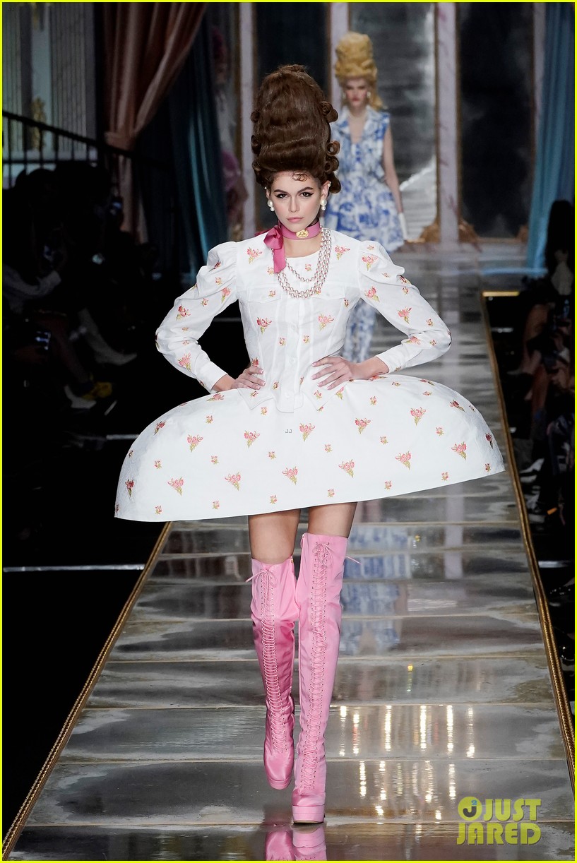 Gigi Hadid, Kaia Gerber, & Bella Hadid Wear Sky-High Wigs for Moschino ...