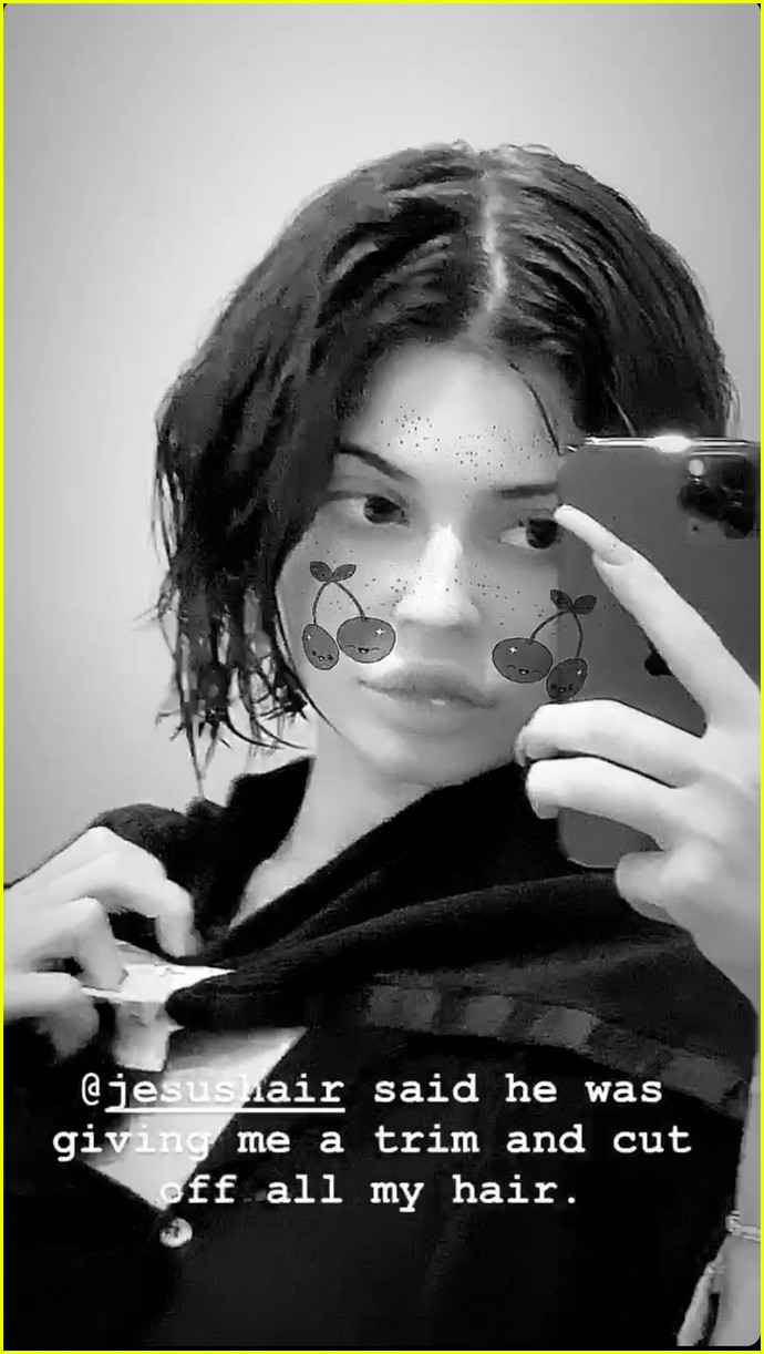 kylie jenner cuts off all her hair see pics shorter do 01
