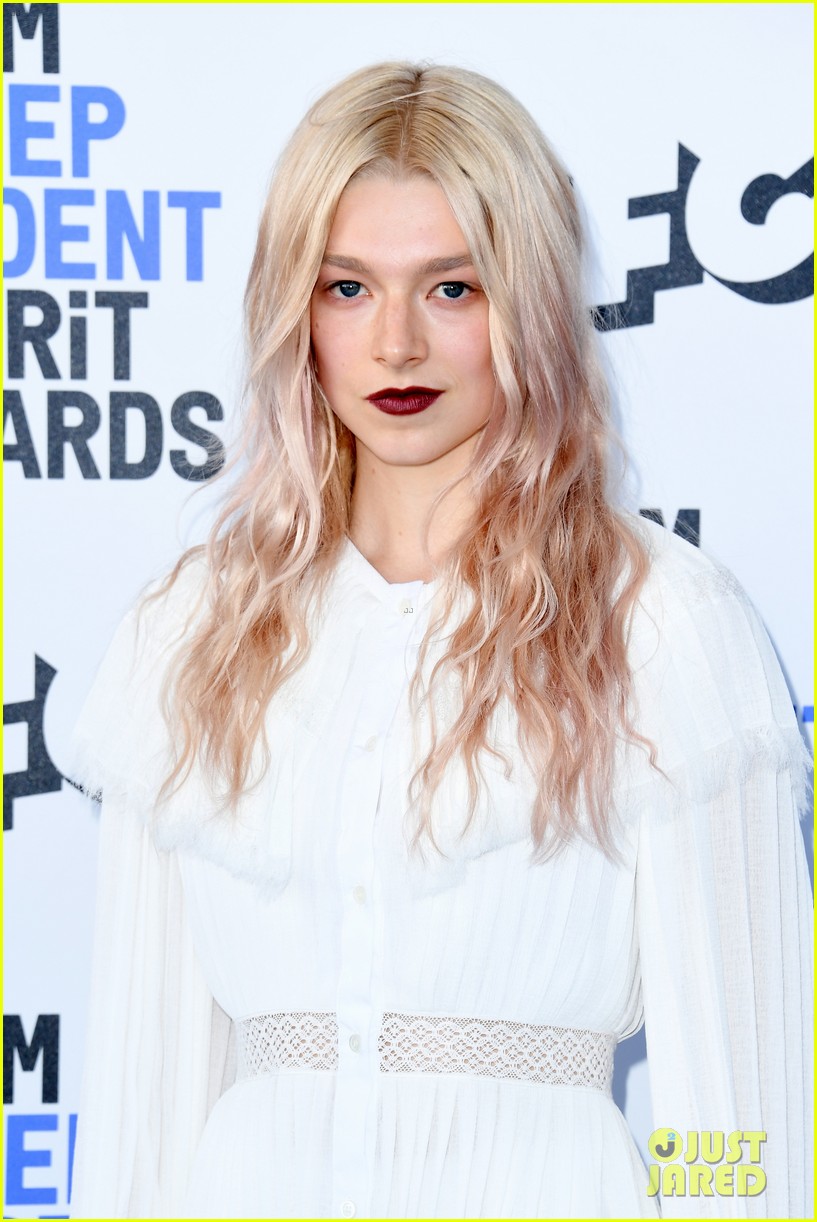 Joey King Joins Kaitlyn Dever & Beanie Feldstein at Spirit Awards 2020