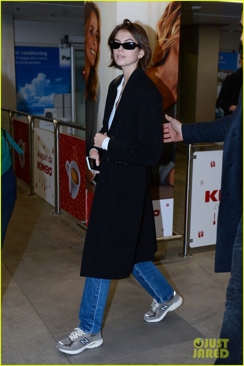 kaia gerber milan arrival new tattoo 01