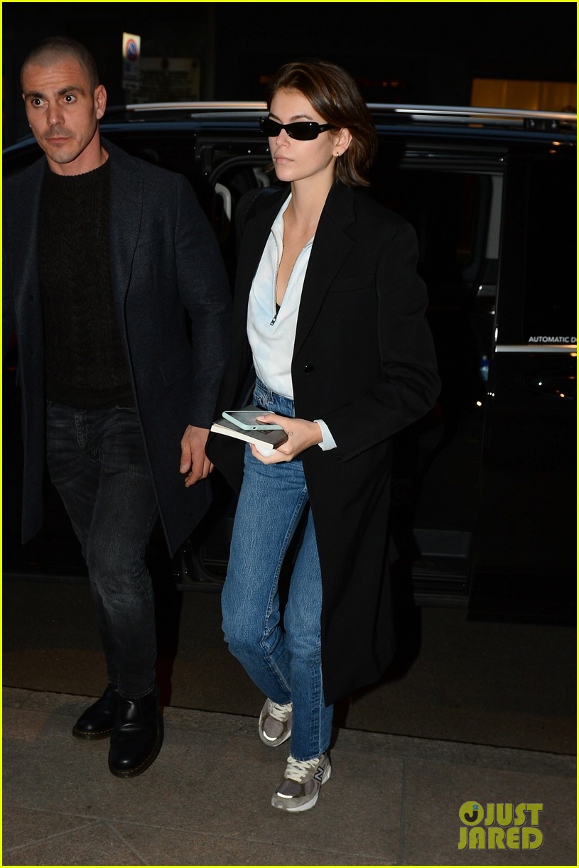 kaia gerber milan arrival new tattoo 03
