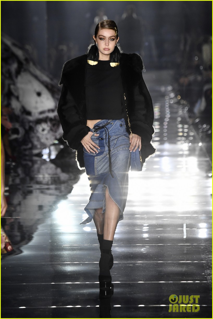 Kendall Jenner Goes Edgy & Sheer For Tom Ford Fashion Show | Photo