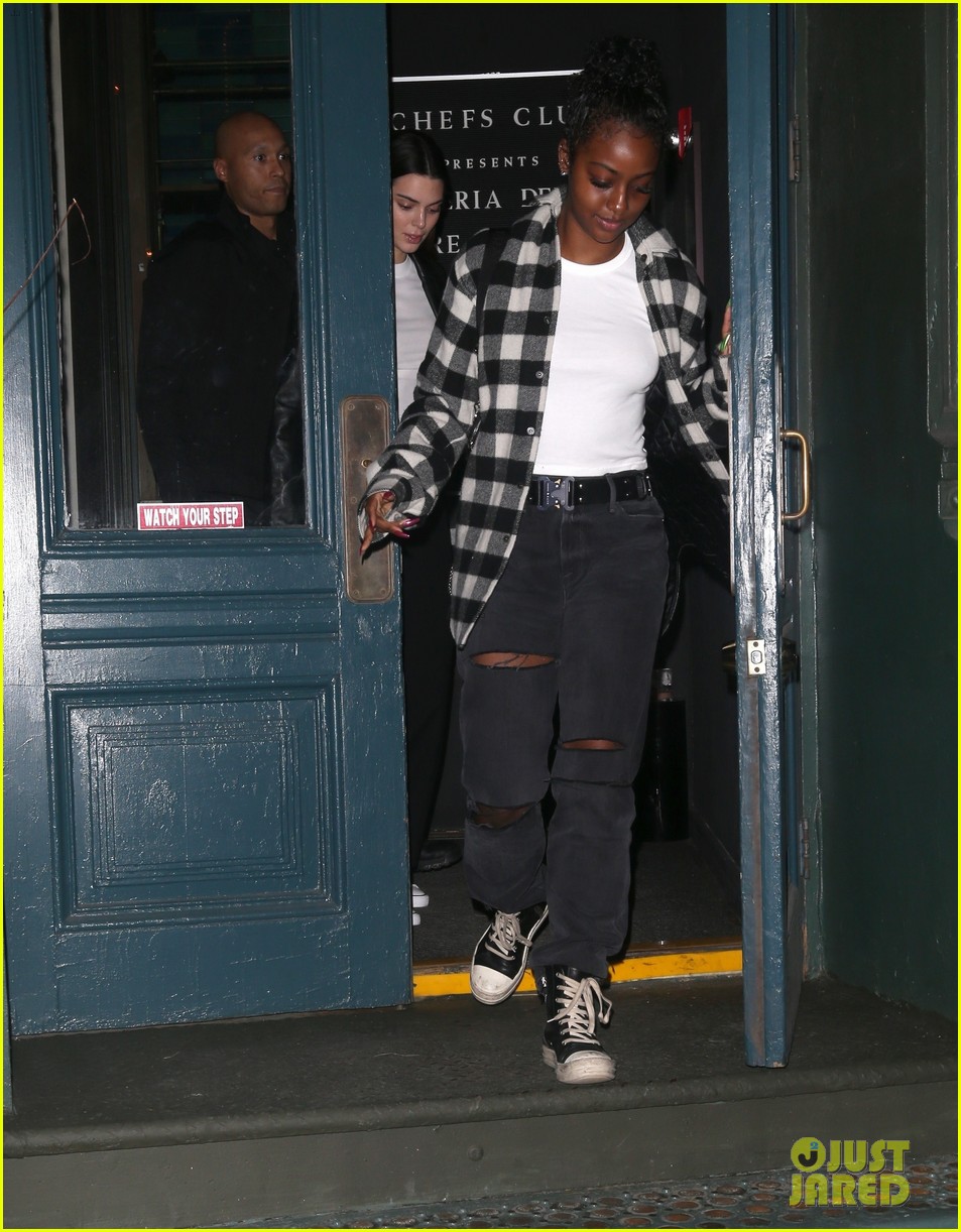 kendall jenner bella gigi hadid out during nyfw 03