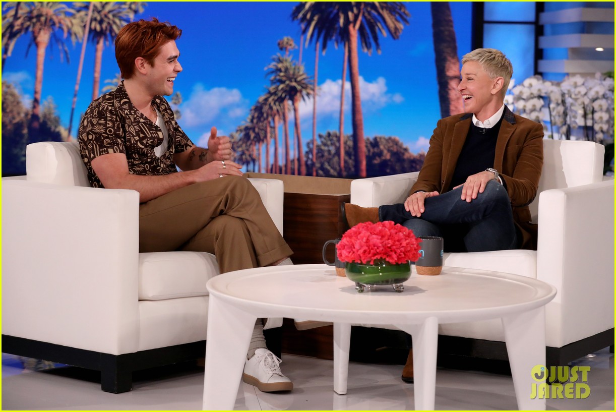 kj apa gets scared by his riverdale character archie on the ellen show 07
