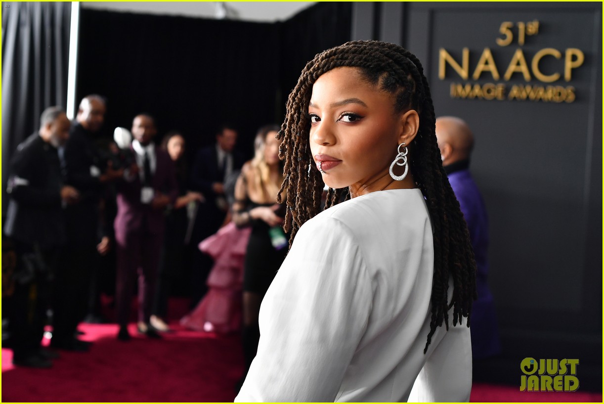 johnson sisters yara shahidi marsai martin share cute moment at naacp image awards 2020 08