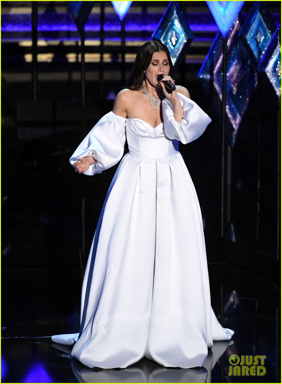 Watch Frozen 2's 'Into the Unknown' Performance at Oscars 2020 (Video