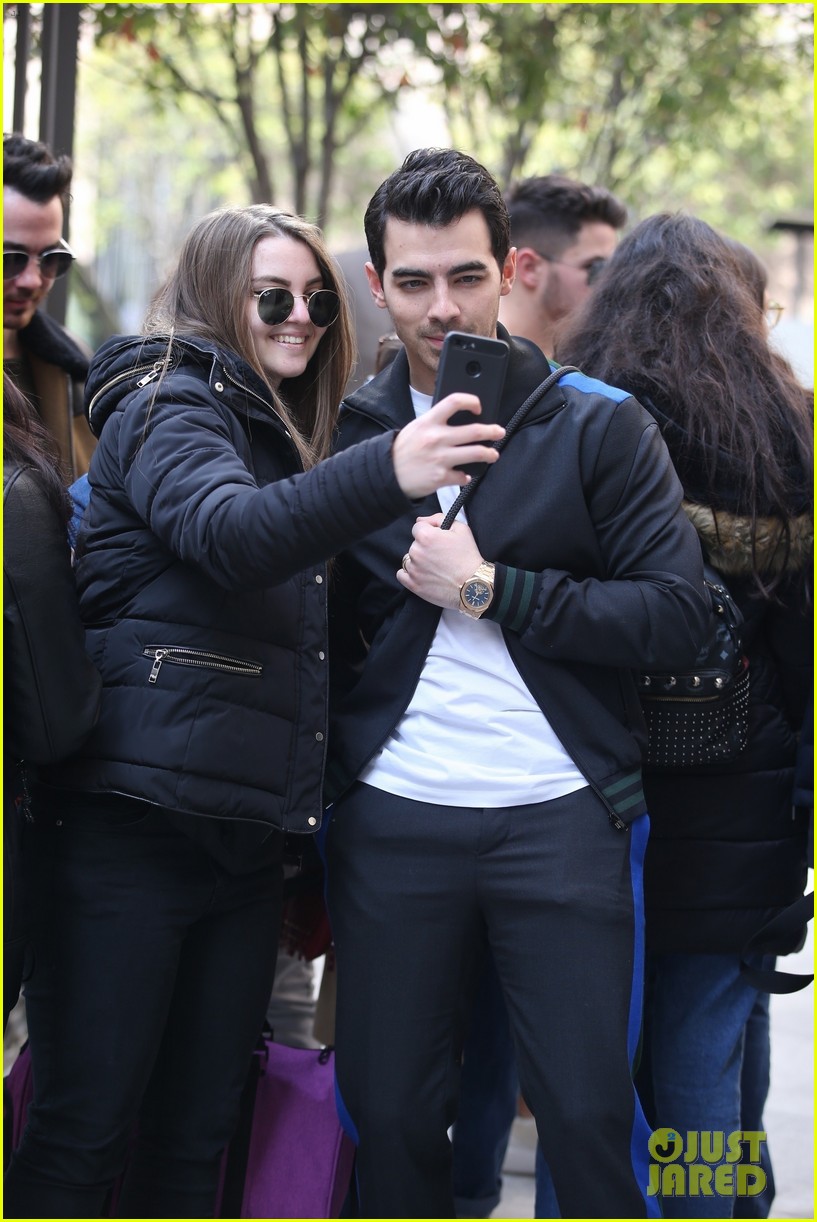 Pregnant Sophie Turner Steps Out With Joe Jonas Amid Pregnancy News Photo 1288217 Photo 5514