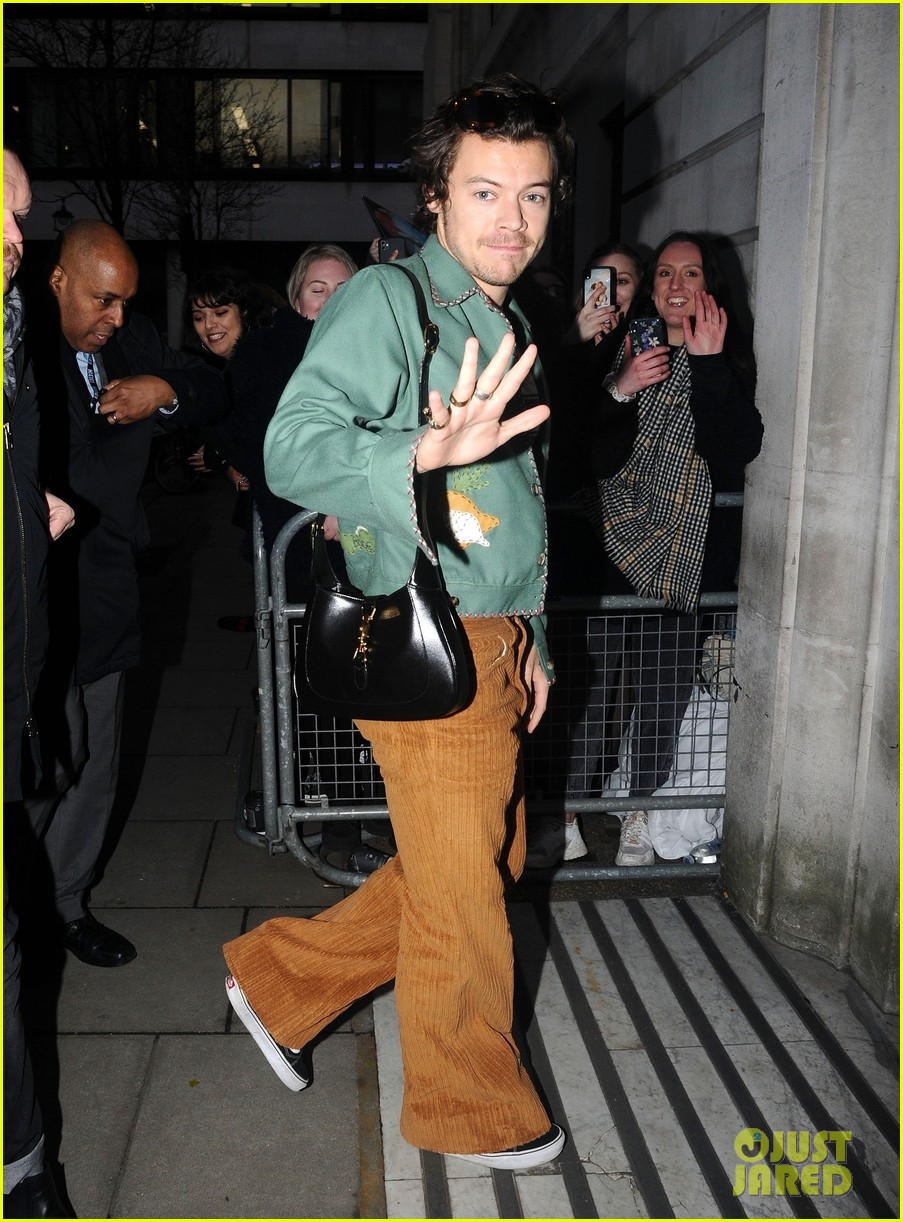harry styles rocks red nails black purse bbc radio 2 03