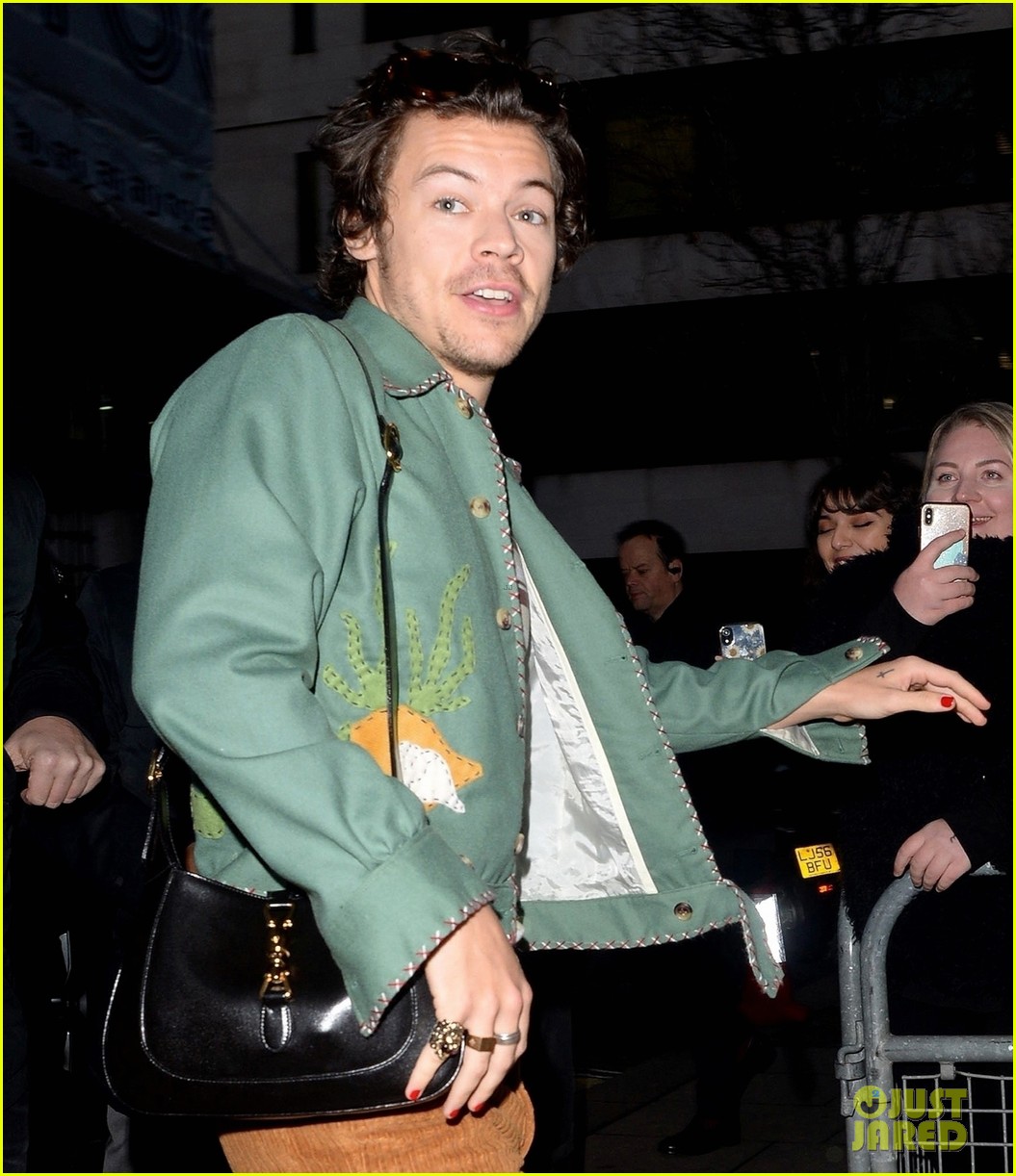 harry styles rocks red nails black purse bbc radio 2 06