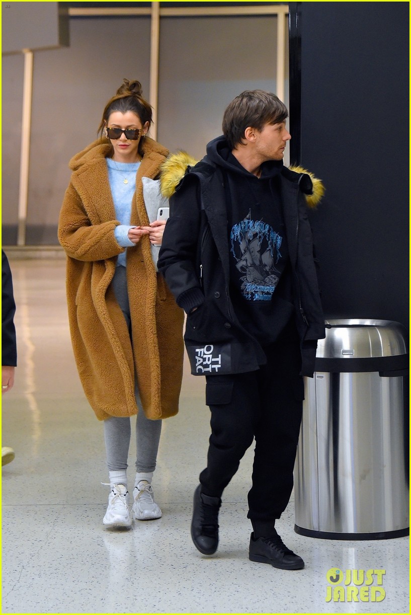 Louis Tomlinson JFK Airport January 22, 2017 – Star Style Man