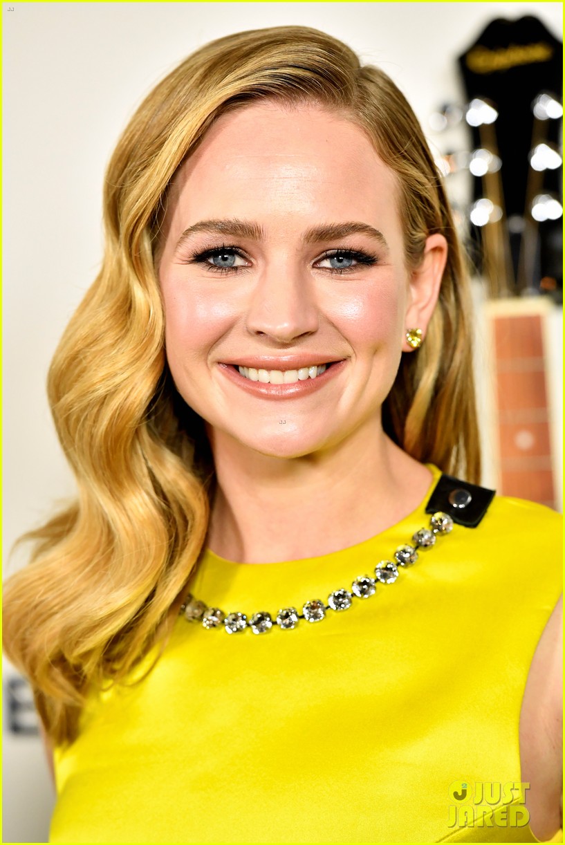kj apa britt robertson shania twain i still believe premiere 14