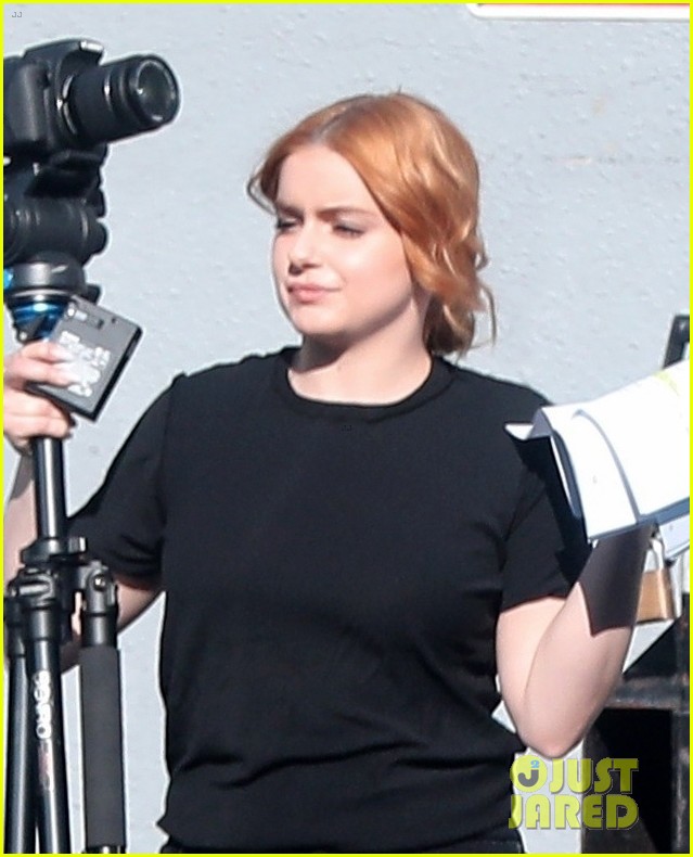 Ariel Winter Wears Mask & Gloves For Grocery Store Run | Photo 1292003