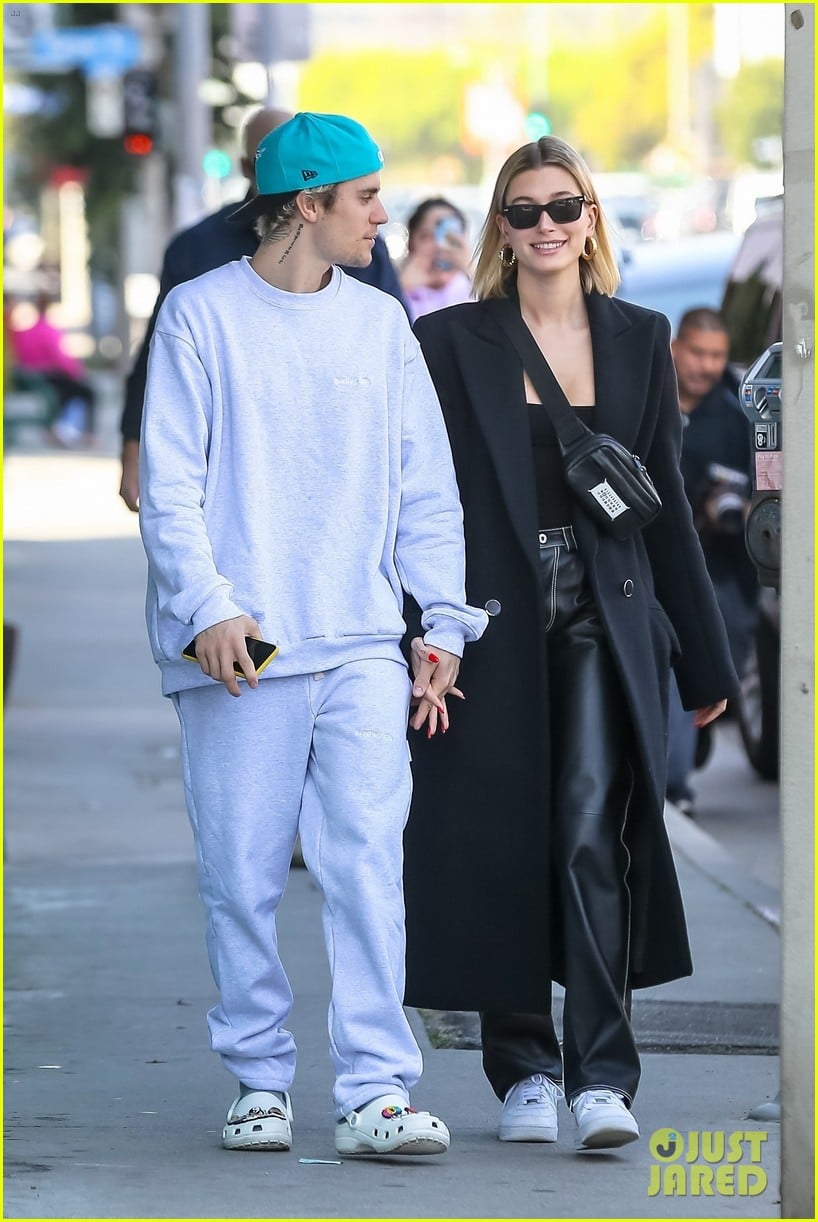 Justin Bieber Flirts & Kisses Wife Hailey Bieber In These Super Cute ...