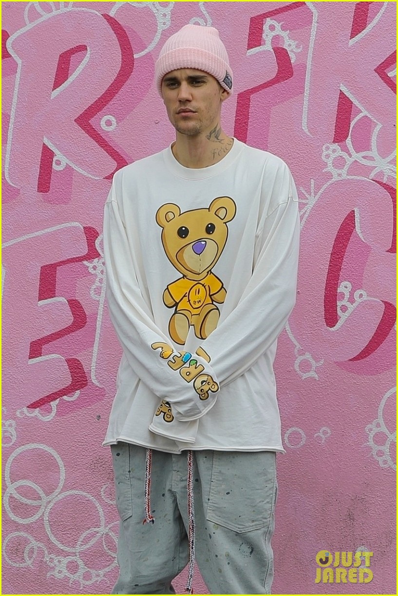justin bieber hailey bieber car wash wall 02
