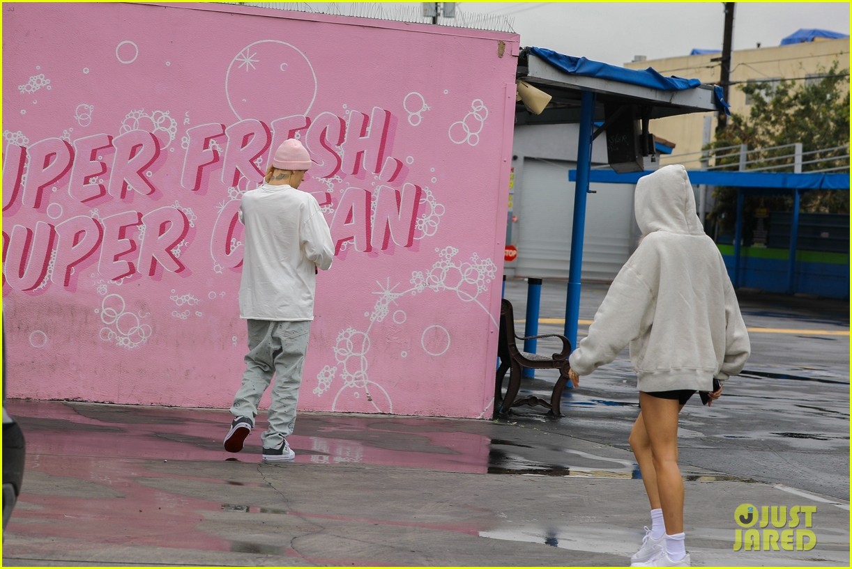 justin bieber hailey bieber car wash wall 05