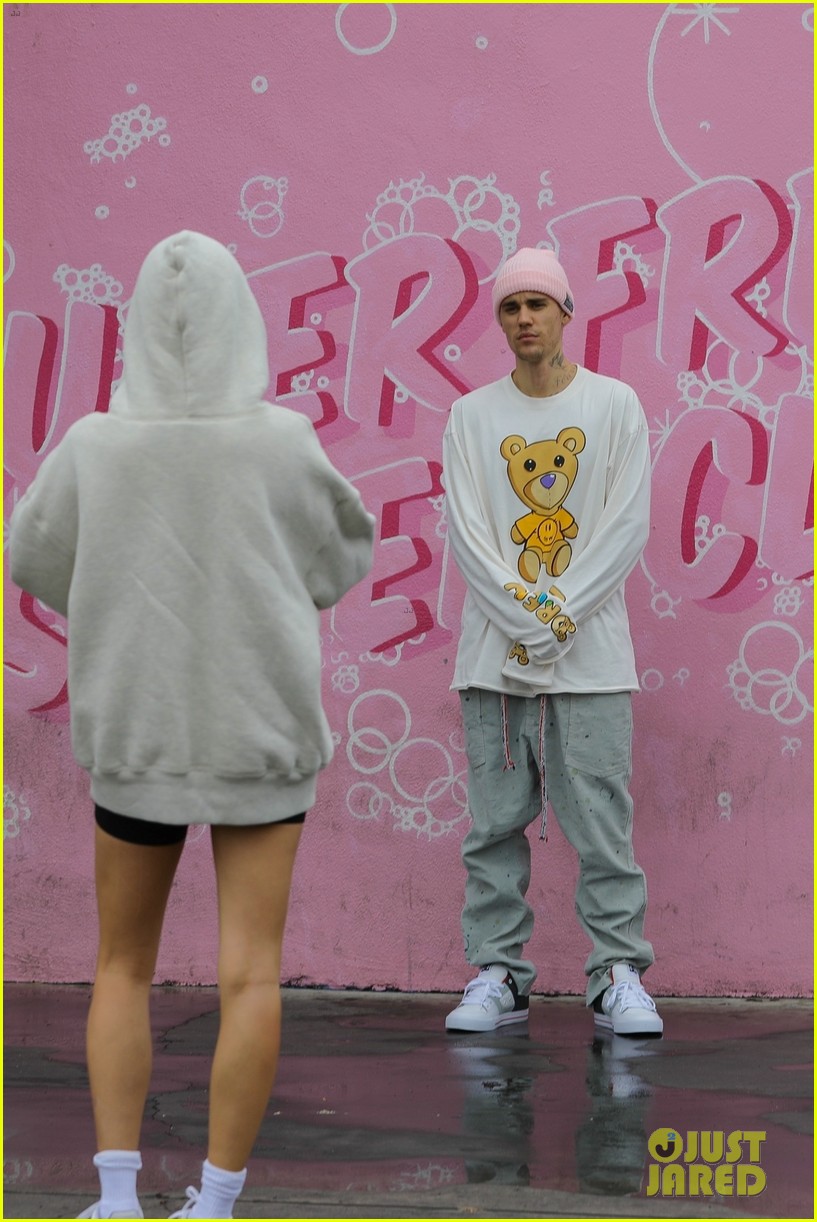justin bieber hailey bieber car wash wall 06
