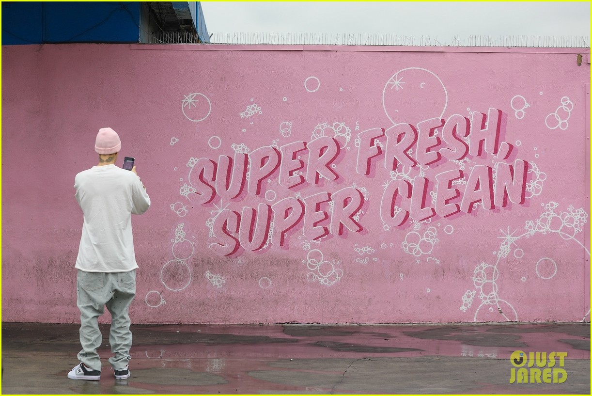 justin bieber hailey bieber car wash wall 11