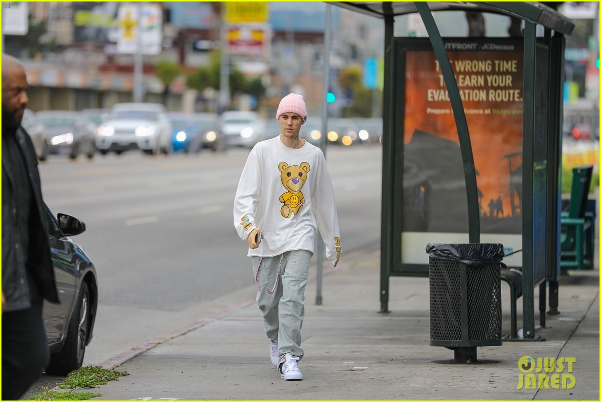justin bieber hailey bieber car wash wall 14
