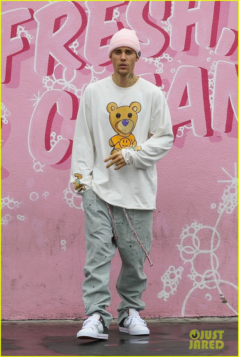 justin bieber hailey bieber car wash wall 15