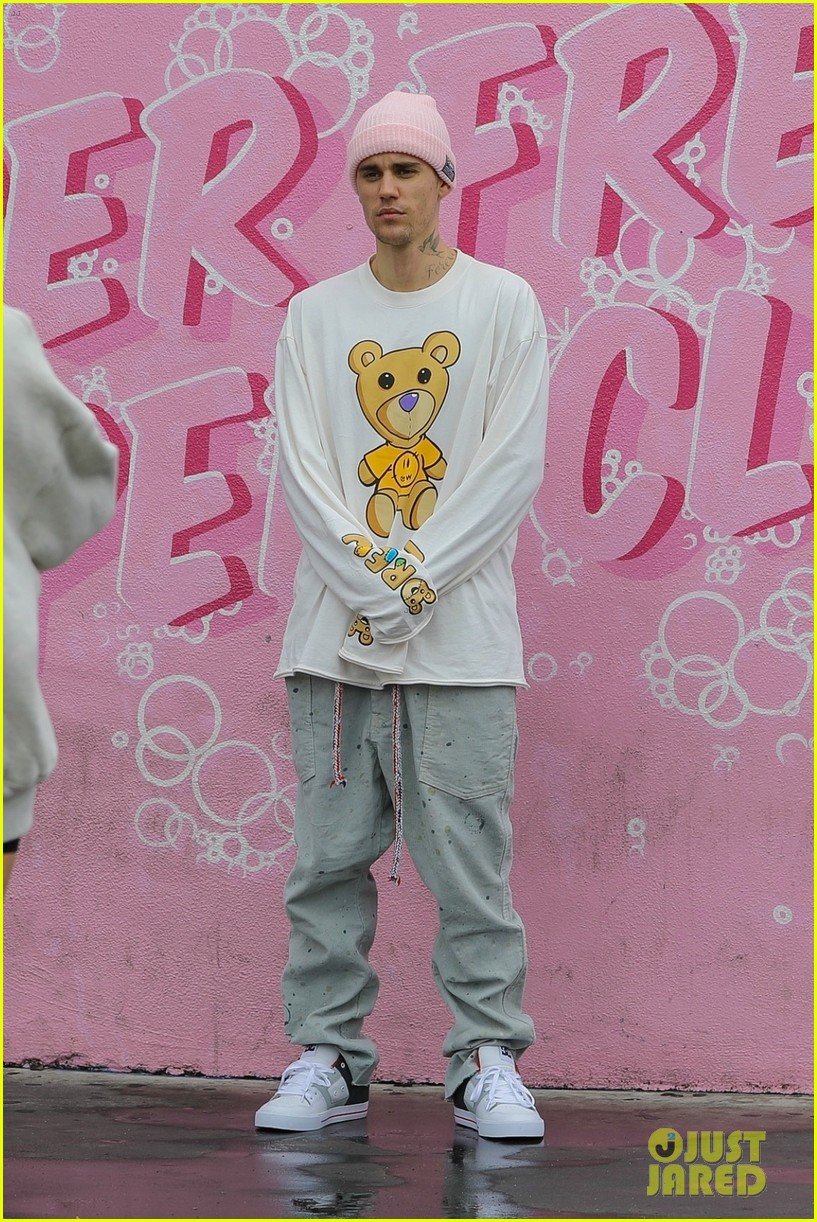 justin bieber hailey bieber car wash wall 17