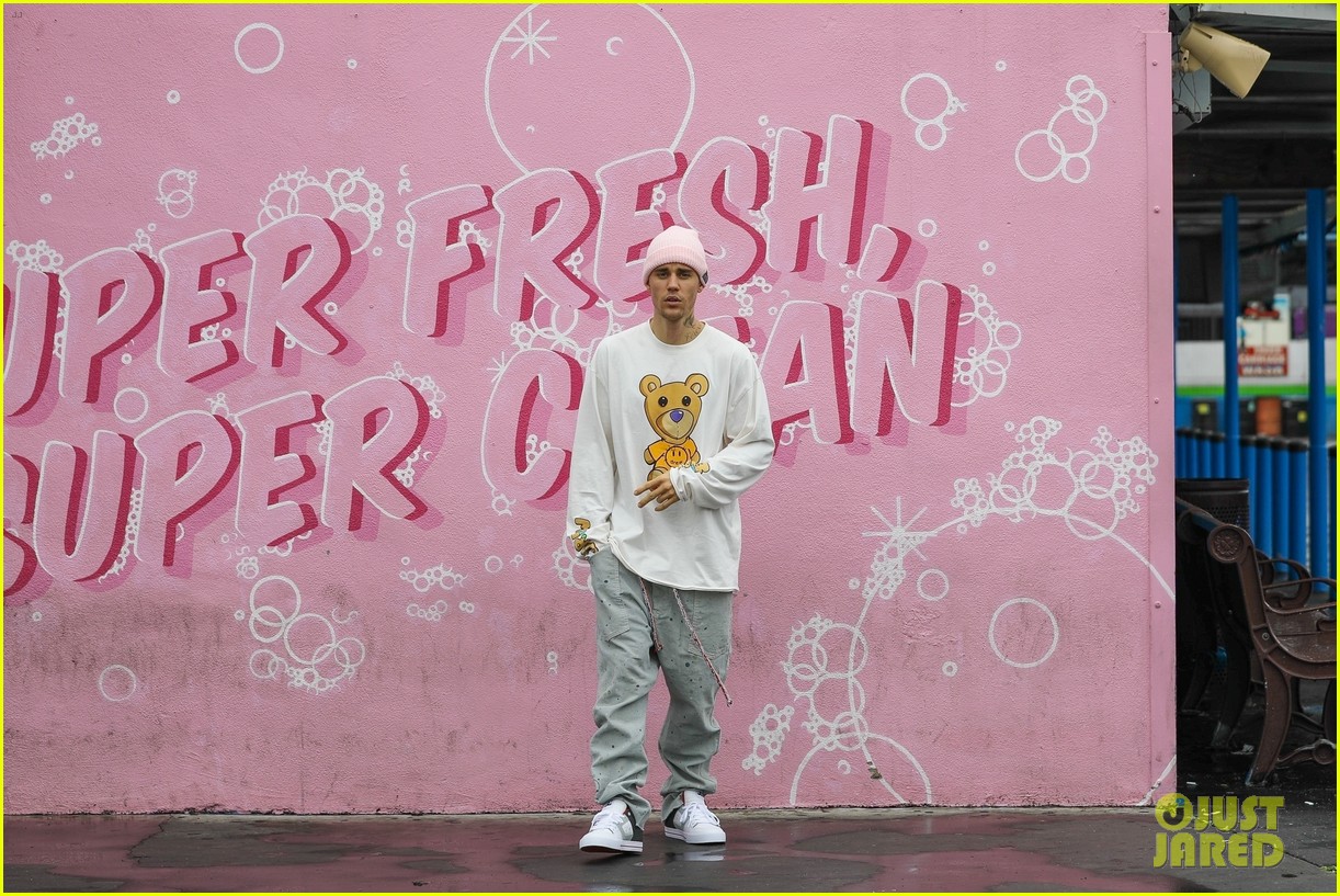 justin bieber hailey bieber car wash wall 18