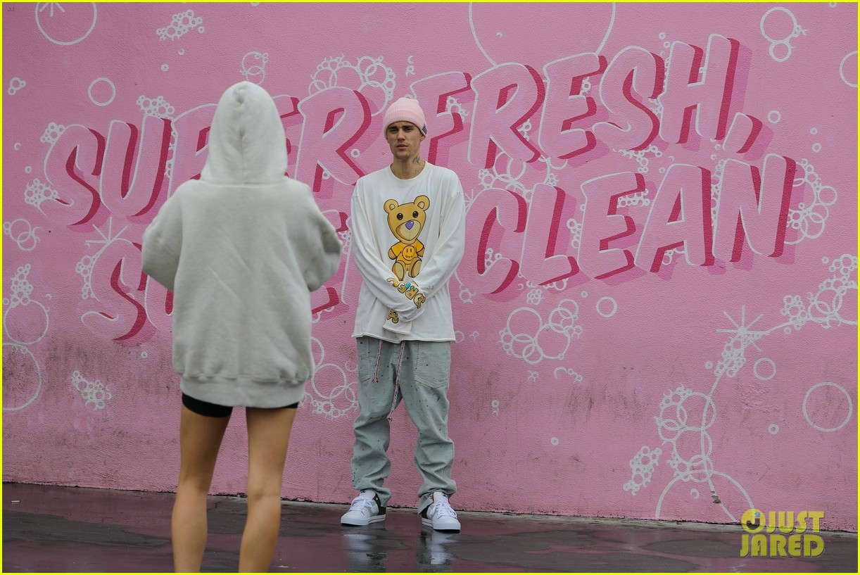 justin bieber hailey bieber car wash wall 31