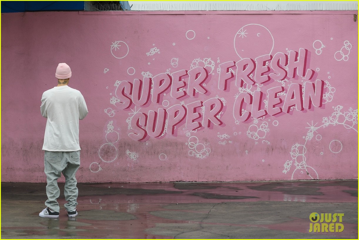 justin bieber hailey bieber car wash wall 34