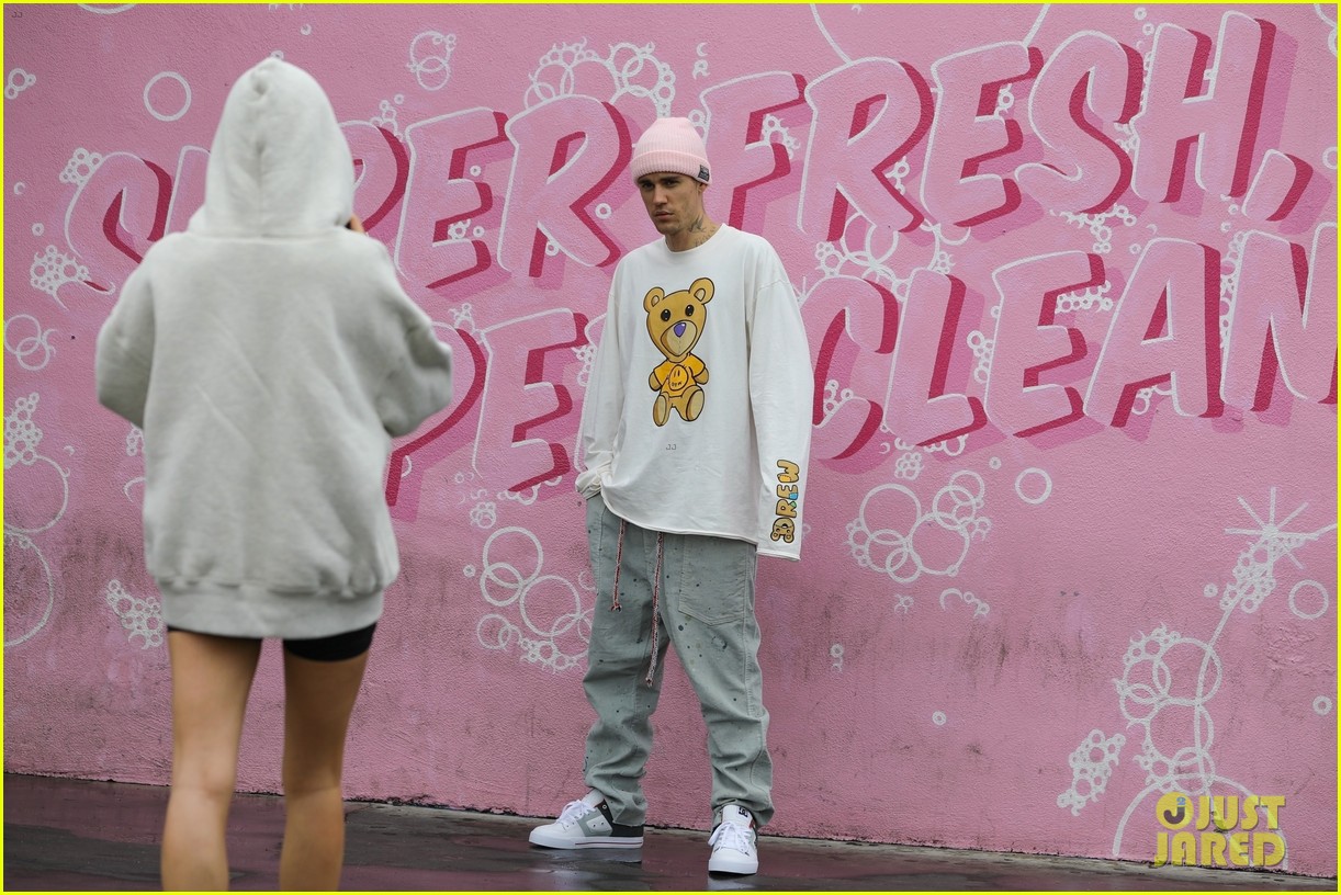 justin bieber hailey bieber car wash wall 38