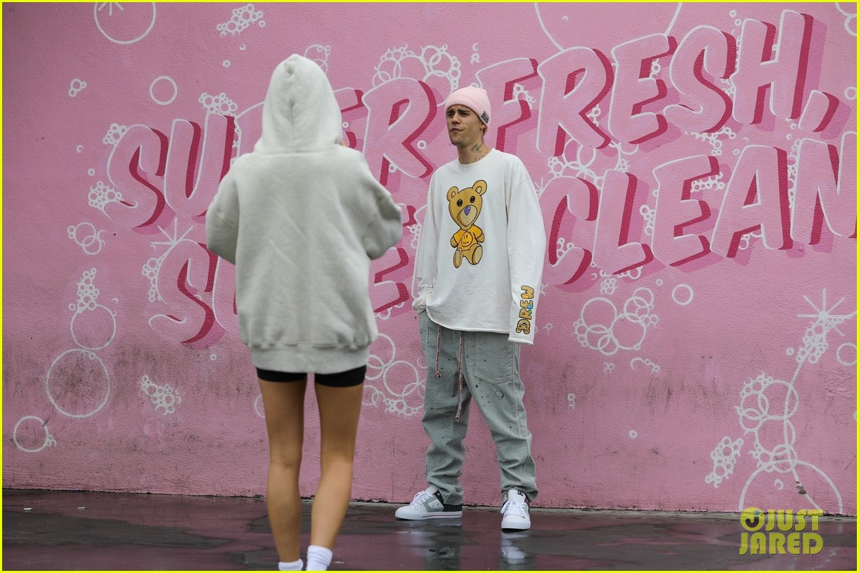 justin bieber hailey bieber car wash wall 39